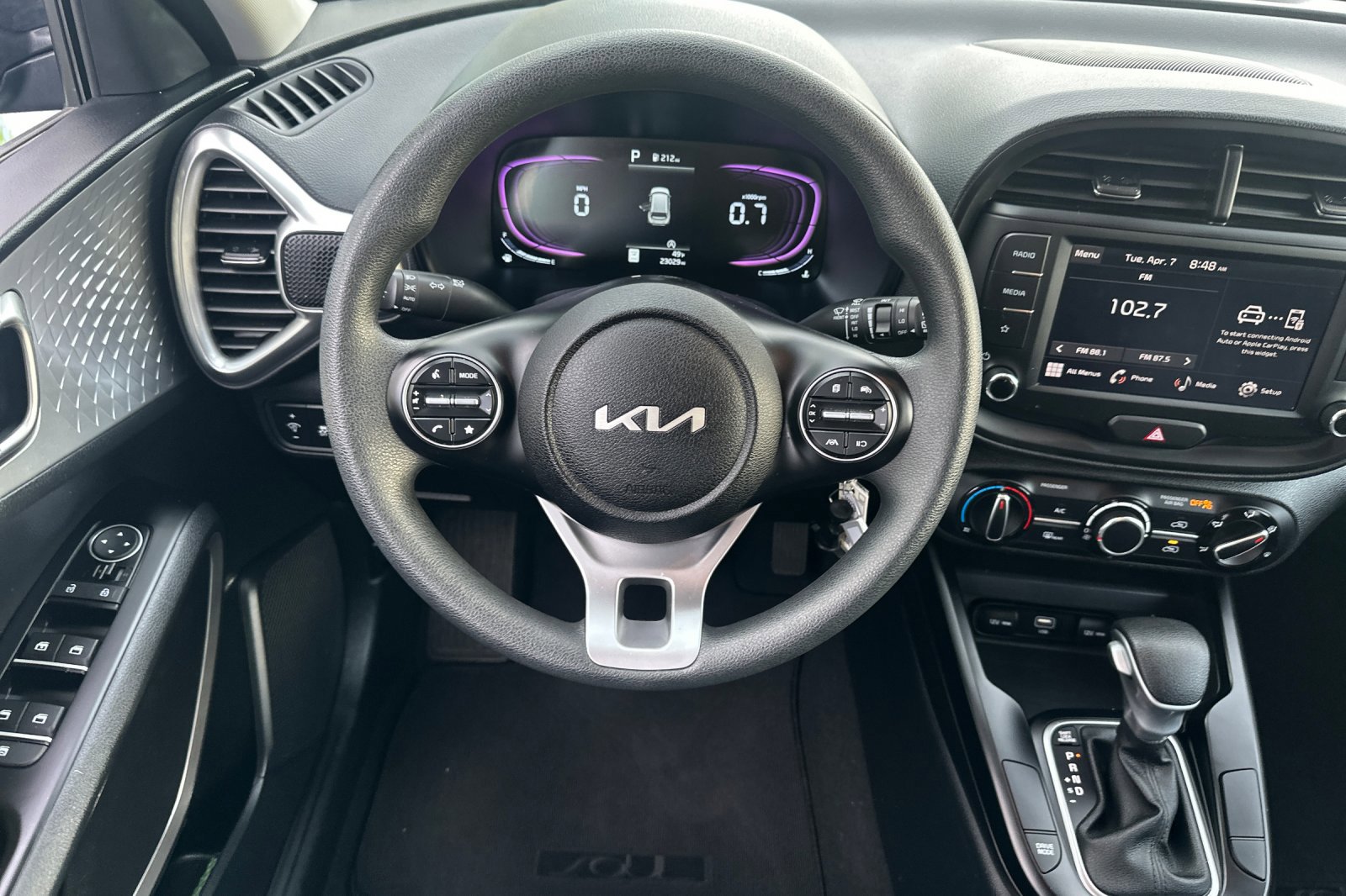 Used 2025 Kia Soul LX w/ LX Technology Package FWD image 15