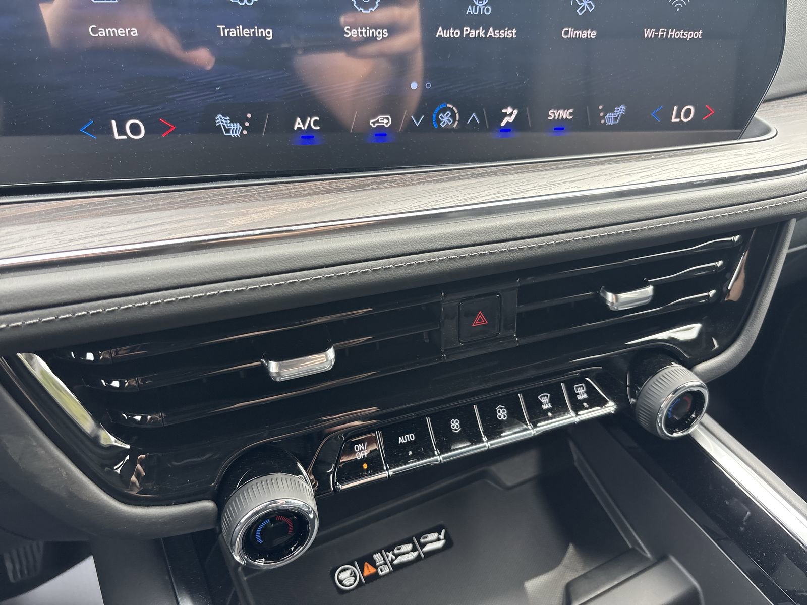New 2026 Chevrolet Suburban LT image 21