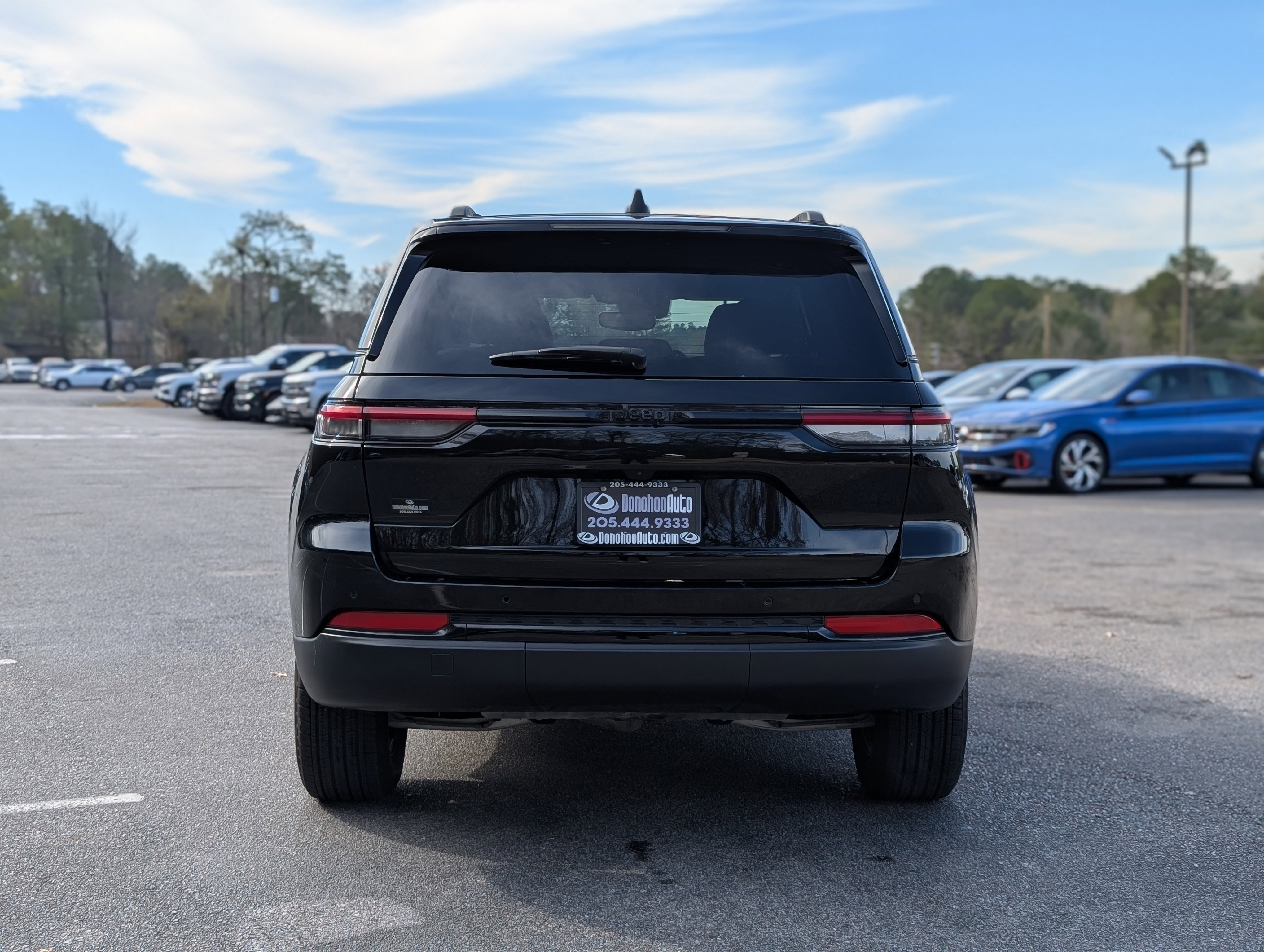 Used 2024 Jeep Grand Cherokee Altitude image 8