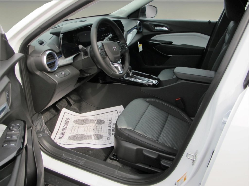 New 2026 Chevrolet Trax LT w/ Driver Confidence Package FWD image 9