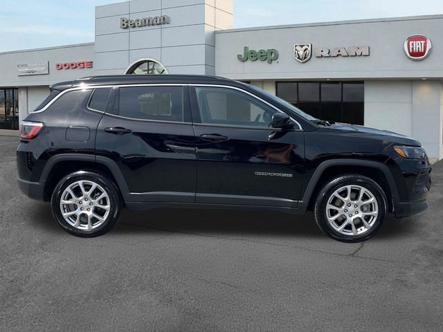 Used 2023 Jeep Compass Latitude image 8