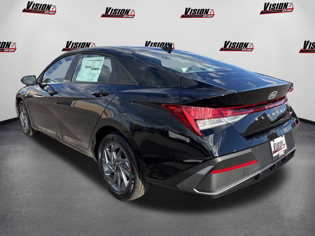 New 2026 Hyundai Elantra Hybrid FWD image 7