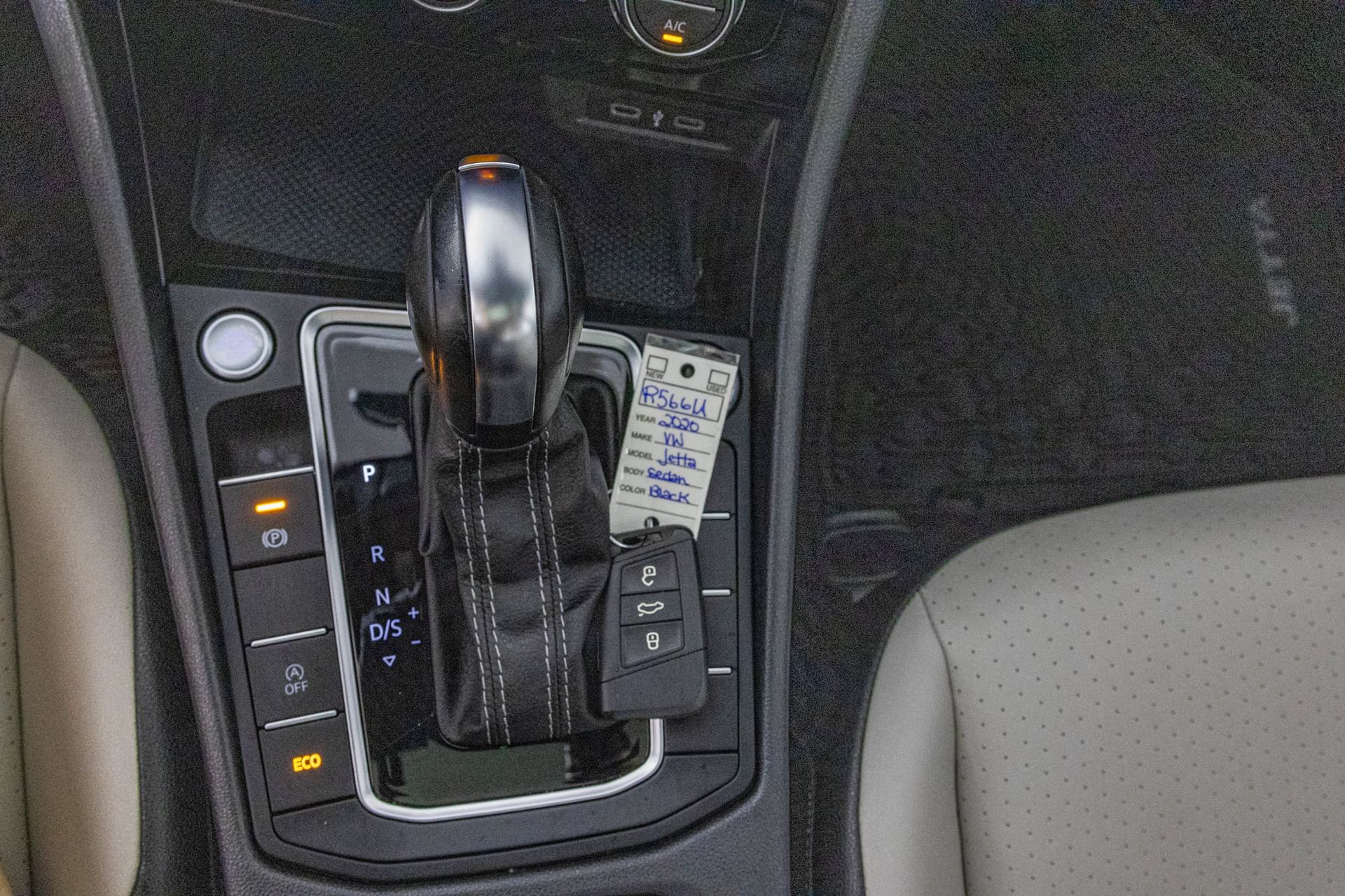 Used 2020 Volkswagen Jetta R-Line FWD image 28