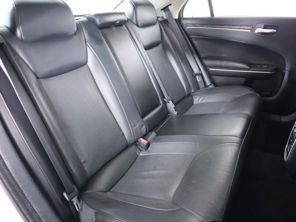 Used 2017 Chrysler 300 C RWD image 40