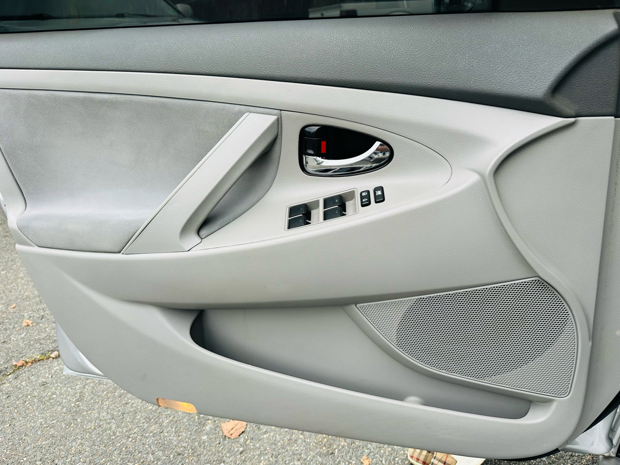 Used 2010 Toyota Camry LE FWD image 14