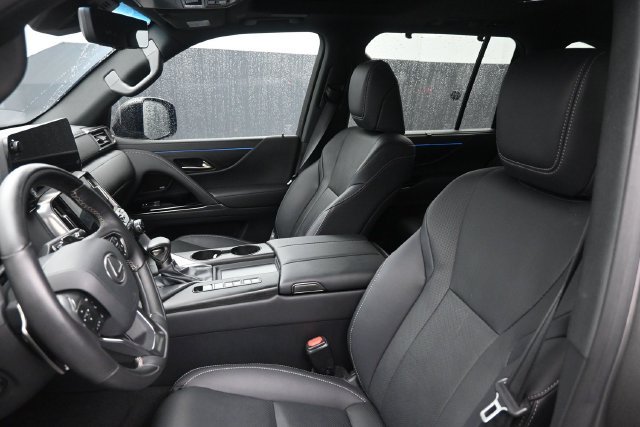 Used 2026 Lexus LX 600 4WD w/ Appearance Package image 19