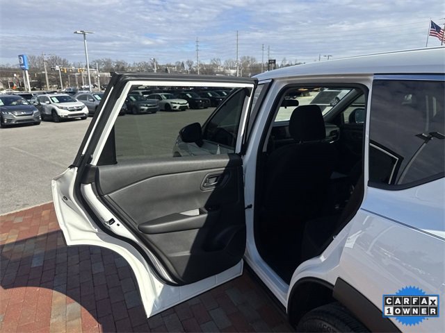 Used 2025 Nissan Rogue S image 26