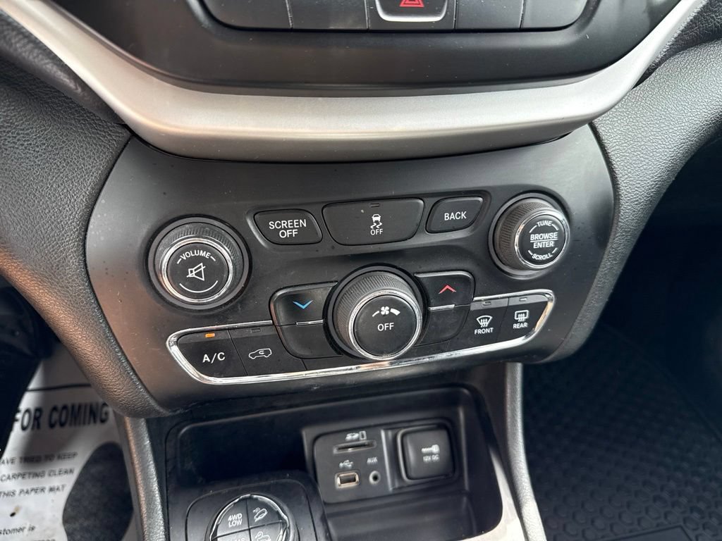 Used 2015 Jeep Cherokee Trailhawk AWD/4WD image 31