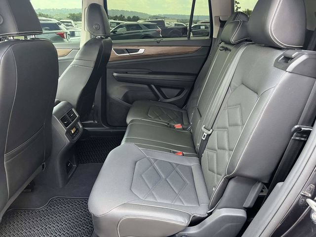Used 2024 Volkswagen Atlas SE FWD image 13