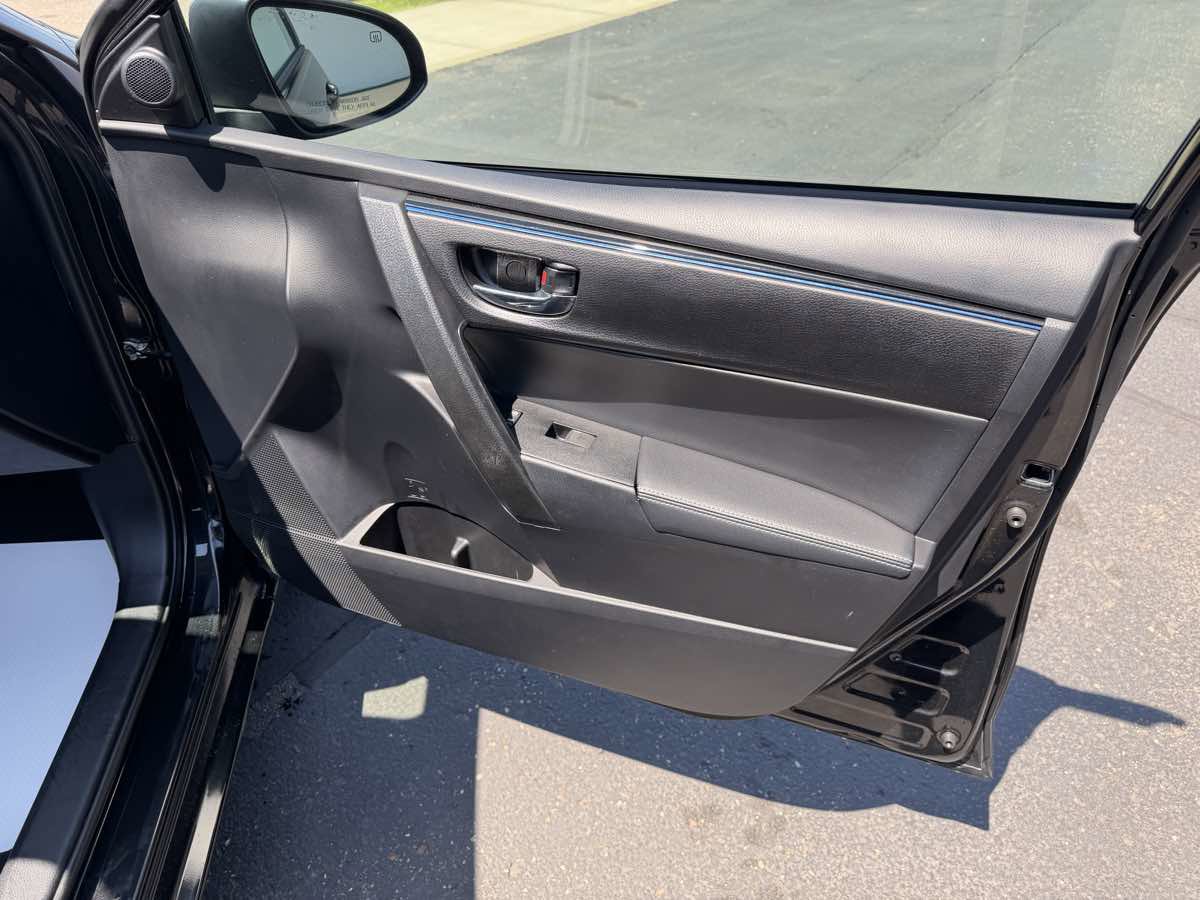 Used 2018 Toyota Corolla SE FWD image 20