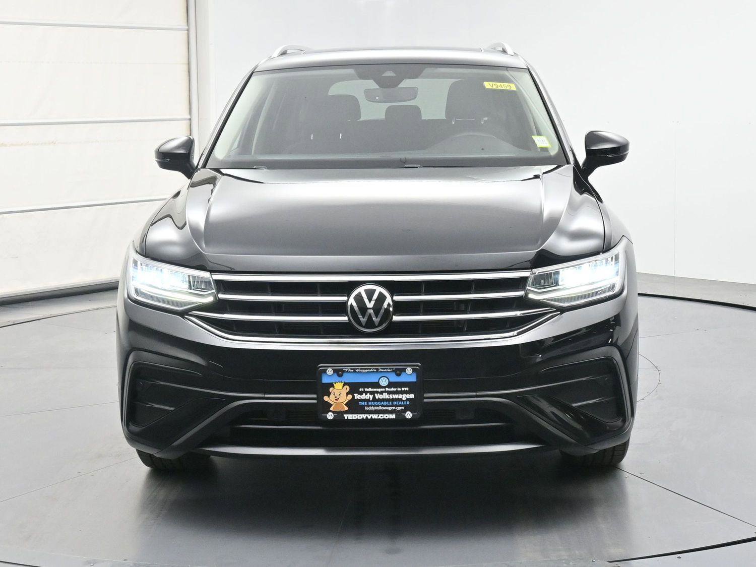 Certified 2022 Volkswagen Tiguan SE w/ Panoramic Sunroof Package AWD/4WD image 26