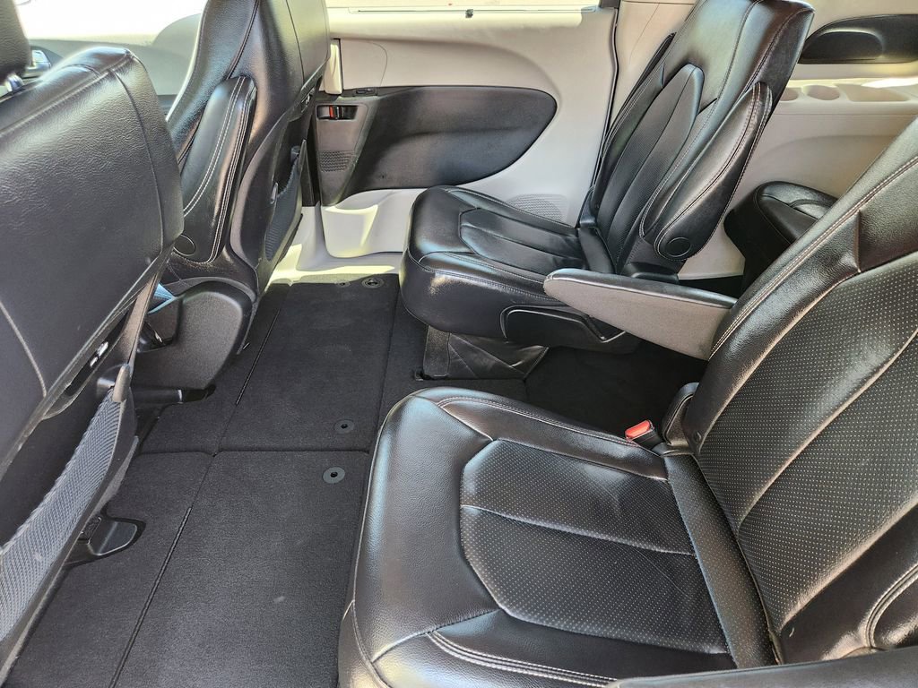 Used 2022 Chrysler Pacifica Touring-L FWD image 19