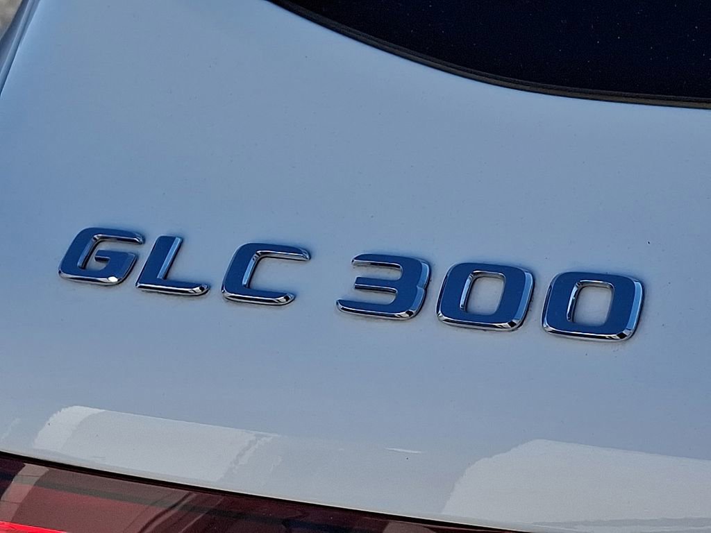 Used 2022 Mercedes-Benz GLC 300 4MATIC w/ AMG Line image 31