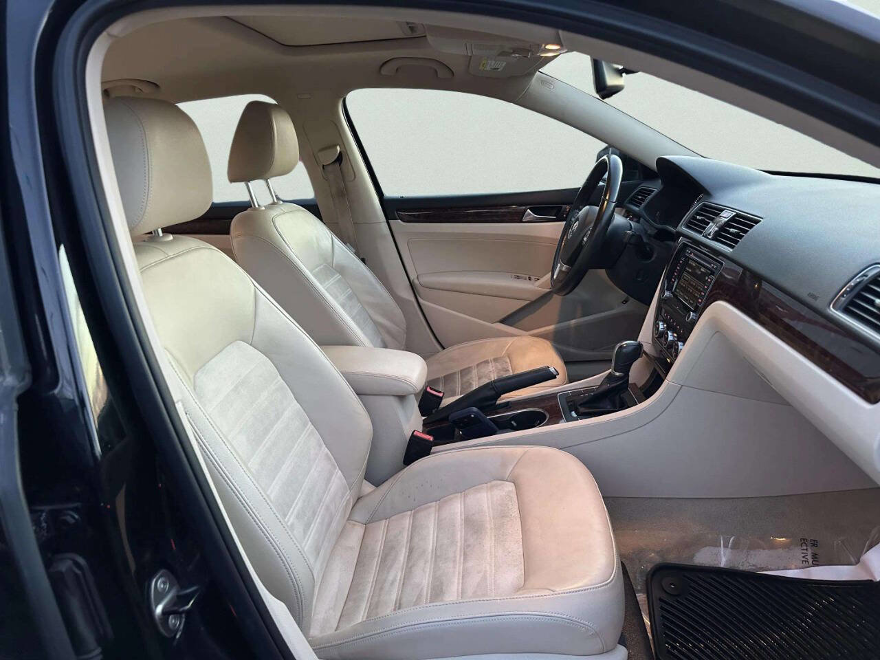 Used 2013 Volkswagen Passat 2.5 SEL Premium image 20