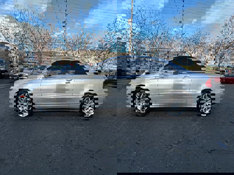 Used 2009 Mercedes-Benz CLK 350 Coupe image 8