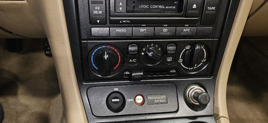 Used 1999 MAZDA MX-5 Miata image 15