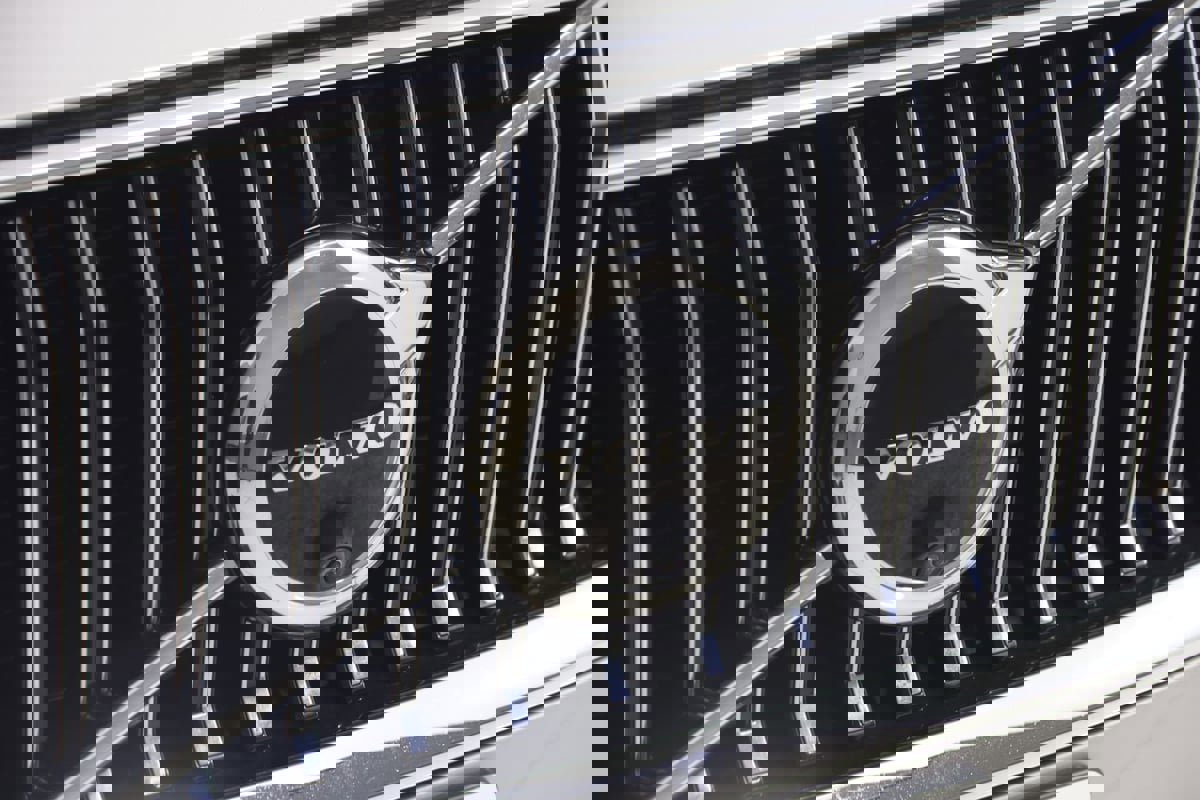 Used 2023 Volvo XC60 B5 Plus image 16