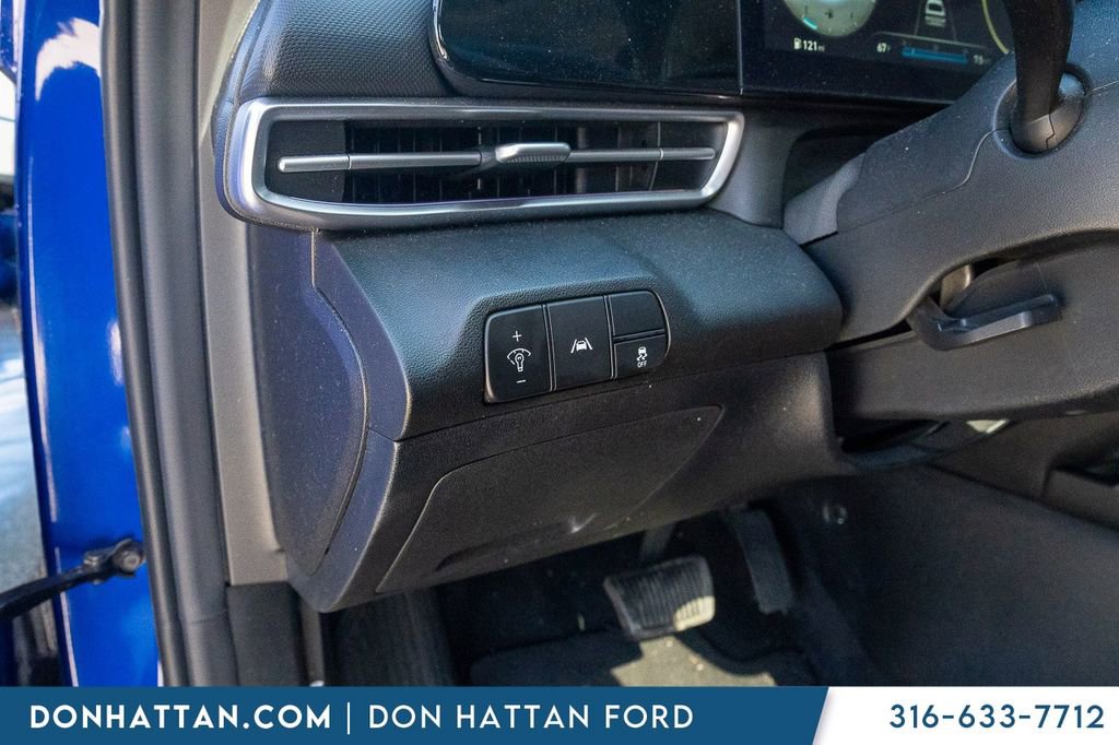 Used 2023 Hyundai Elantra Limited image 18