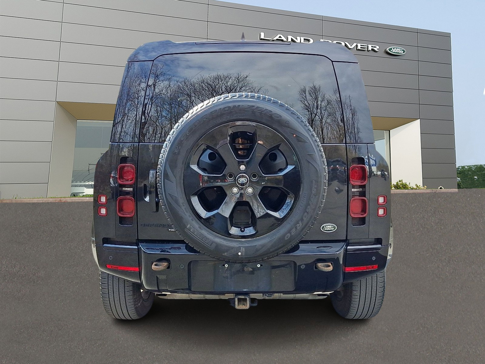 Used 2023 Land Rover Defender 110 X-Dynamic SE image 7