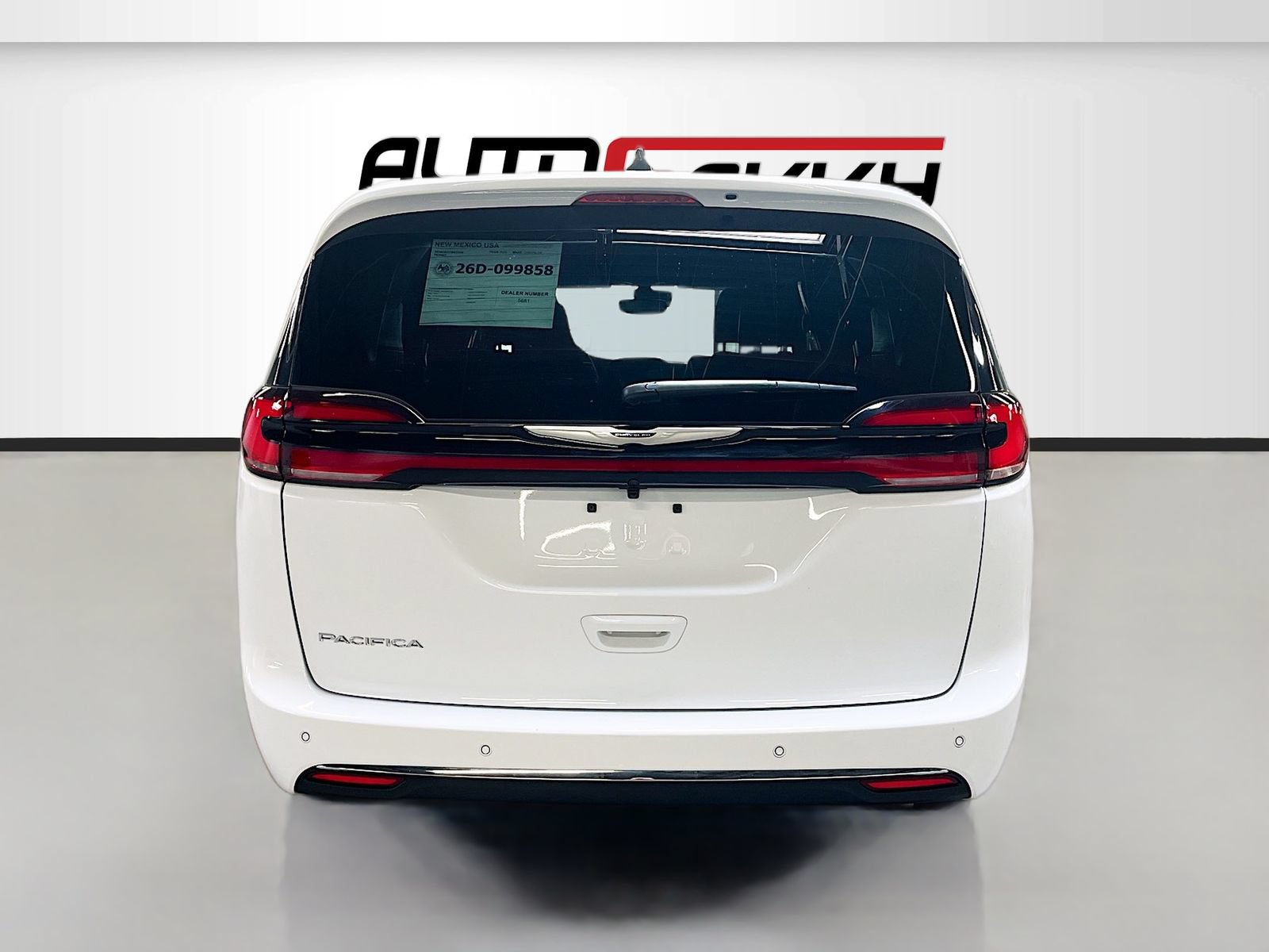Used 2026 Chrysler Pacifica Select FWD image 6