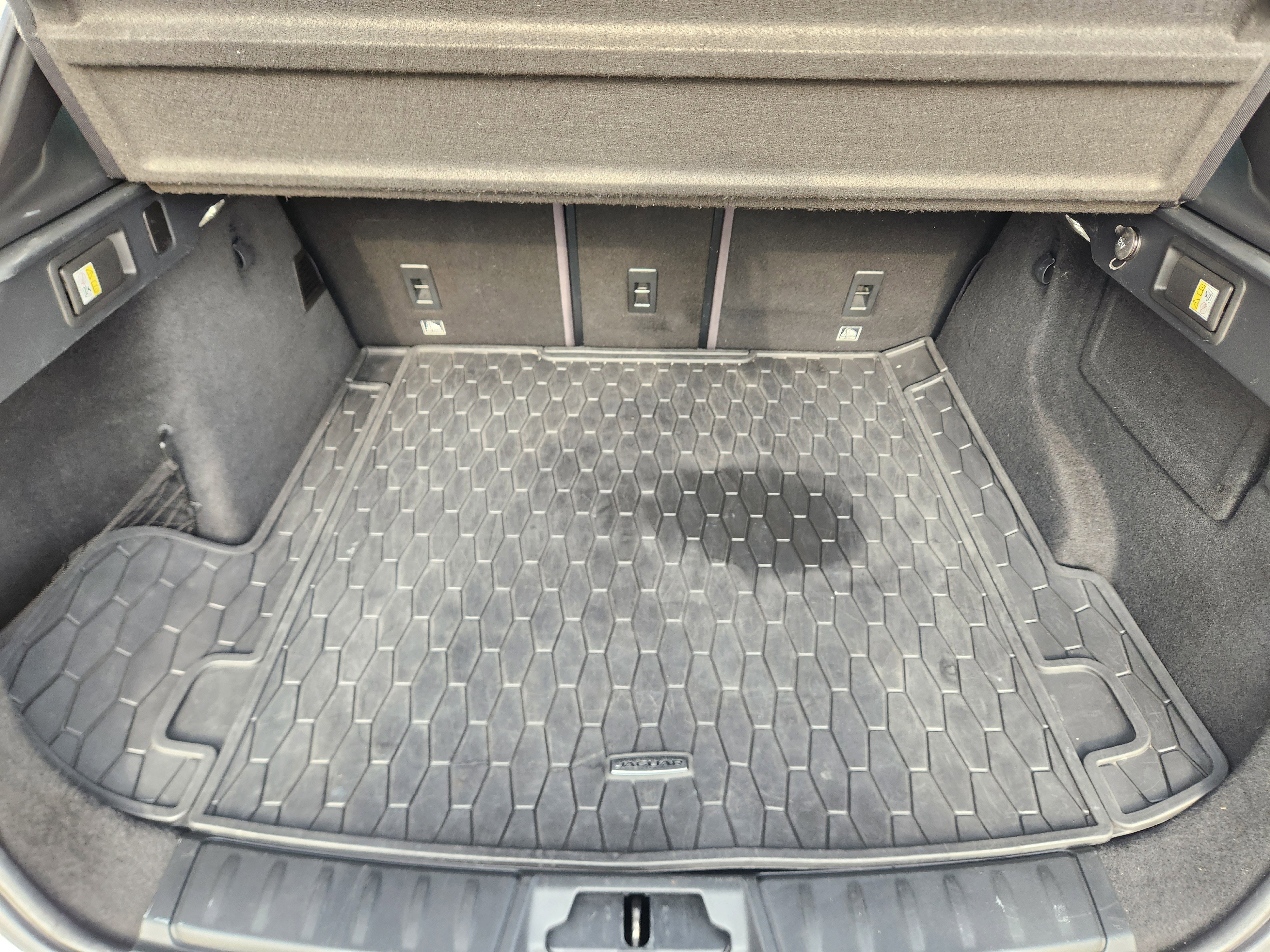 Used 2017 Jaguar F-PACE Prestige image 27