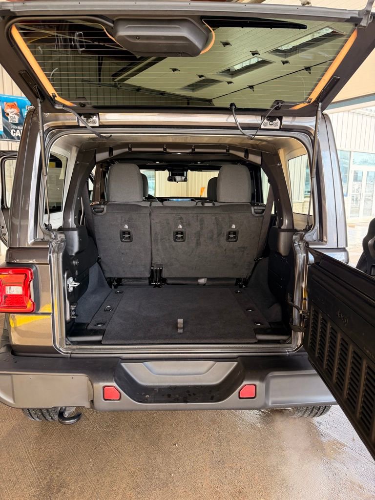 Used 2025 Jeep Wrangler Sahara image 17