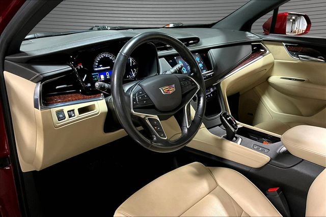 Used 2018 Cadillac XT5 Luxury w/ Driver Awareness Package AWD/4WD image 17