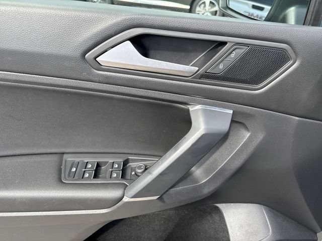 Used 2020 Volkswagen Tiguan SE w/ Panoramic Sunroof Package AWD/4WD image 24