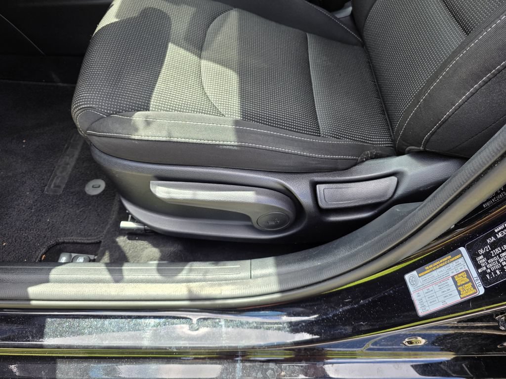 Used 2021 Kia Forte LXS FWD image 17