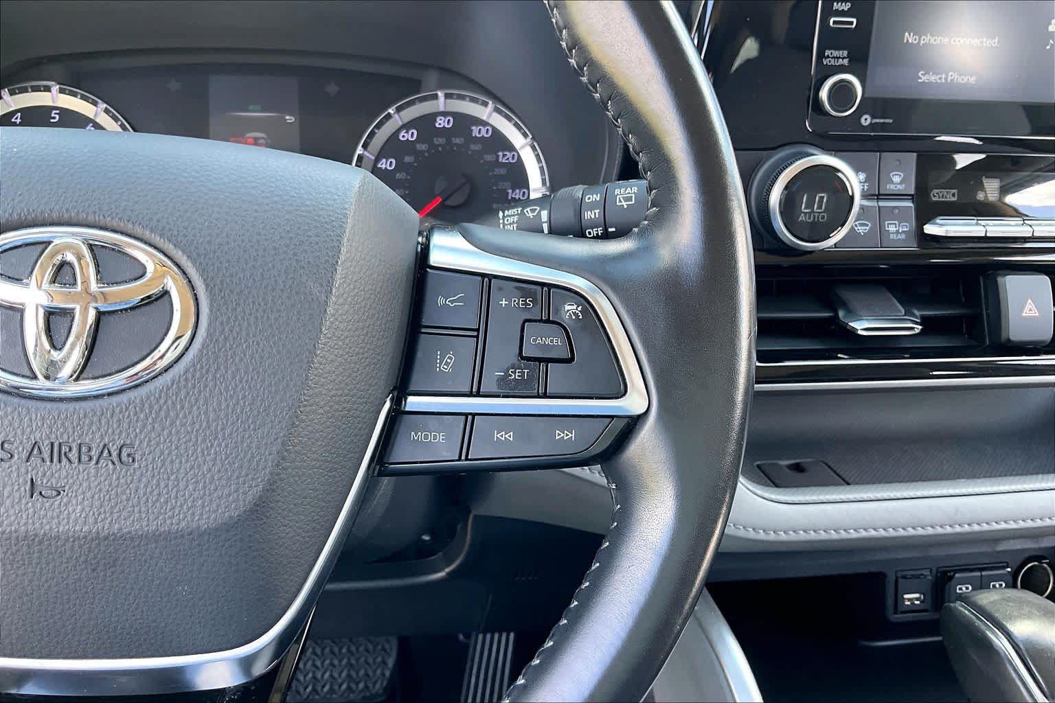 Used 2021 Toyota Highlander LE FWD image 20