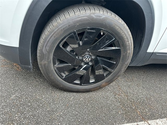 Used 2025 Volkswagen Atlas SE image 4