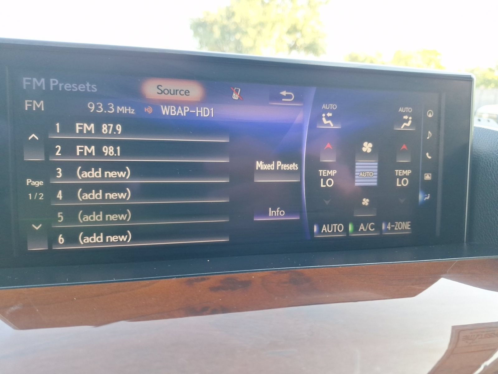 Used 2021 Lexus LX 570 4WD w/ Luxury Package image 23