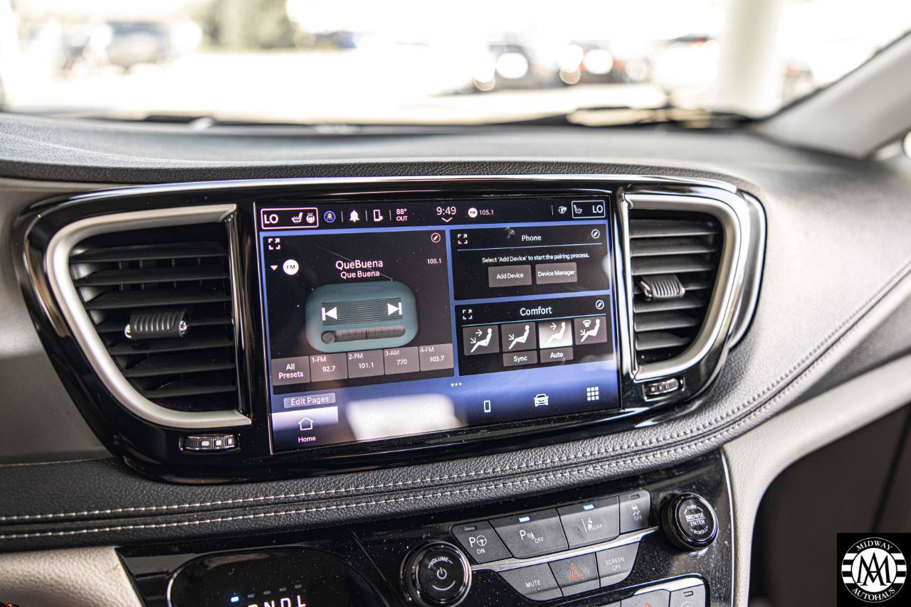 Used 2023 Chrysler Pacifica Touring-L FWD image 22