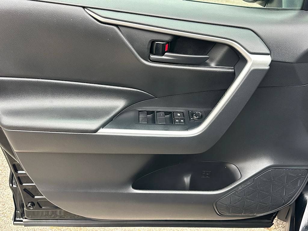 Certified 2021 Toyota RAV4 LE w/ Carpet Mat Package (TMS) AWD/4WD image 14