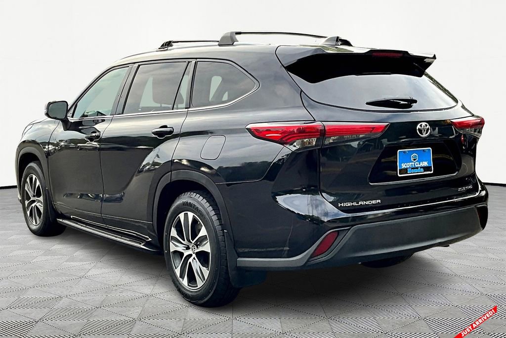 Used 2022 Toyota Highlander XLE image 4