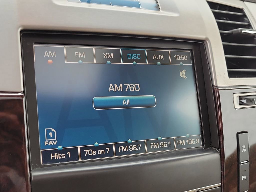 Used 2011 Cadillac Escalade Luxury AWD/4WD image 29