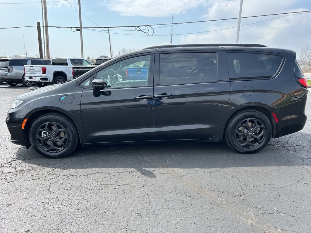 Used 2024 Chrysler Pacifica Premium FWD image 8