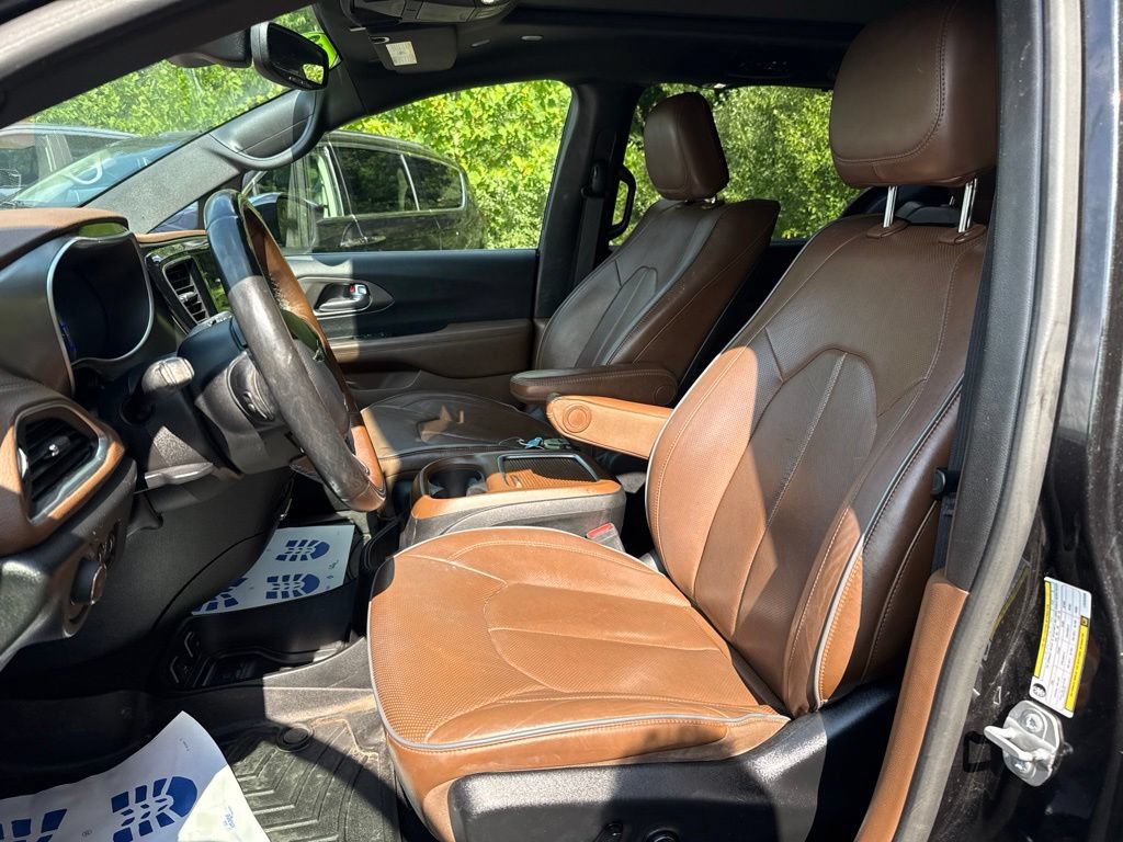 Used 2020 Chrysler Pacifica Limited w/ Advanced Safetytec Group FWD image 12