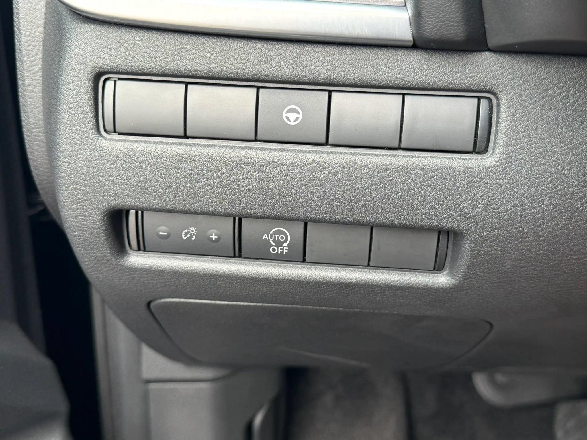 Used 2023 Nissan Rogue SV AWD/4WD image 31