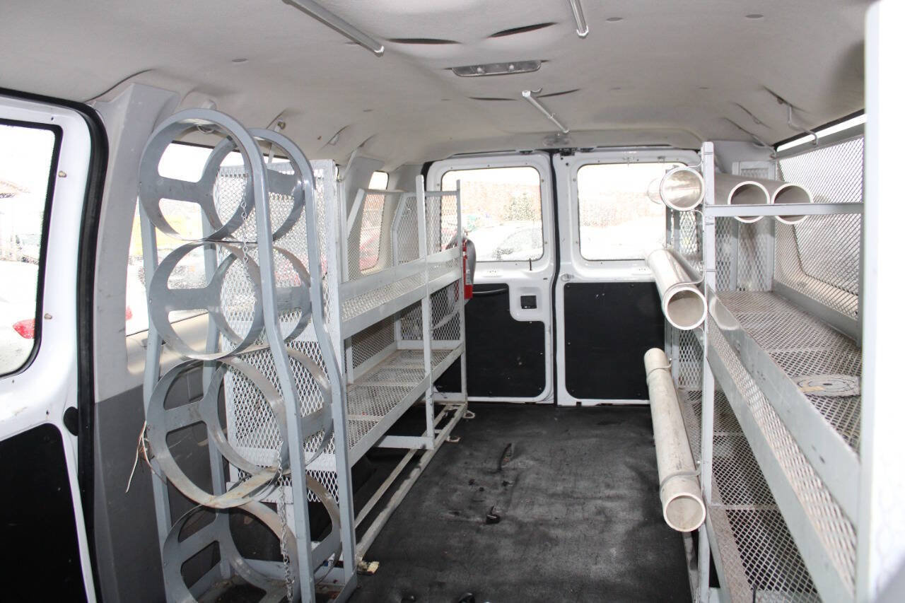Used 2003 Ford E-350 and Econoline 350 XL RWD image 19