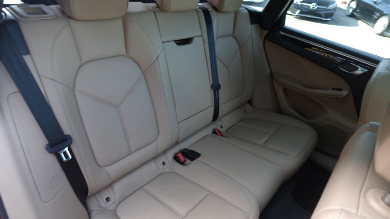Used 2023 Porsche Macan image 15
