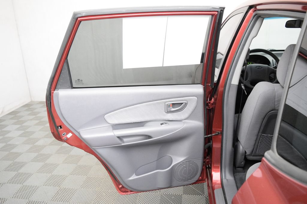 Used 2005 Hyundai Tucson GL FWD image 11