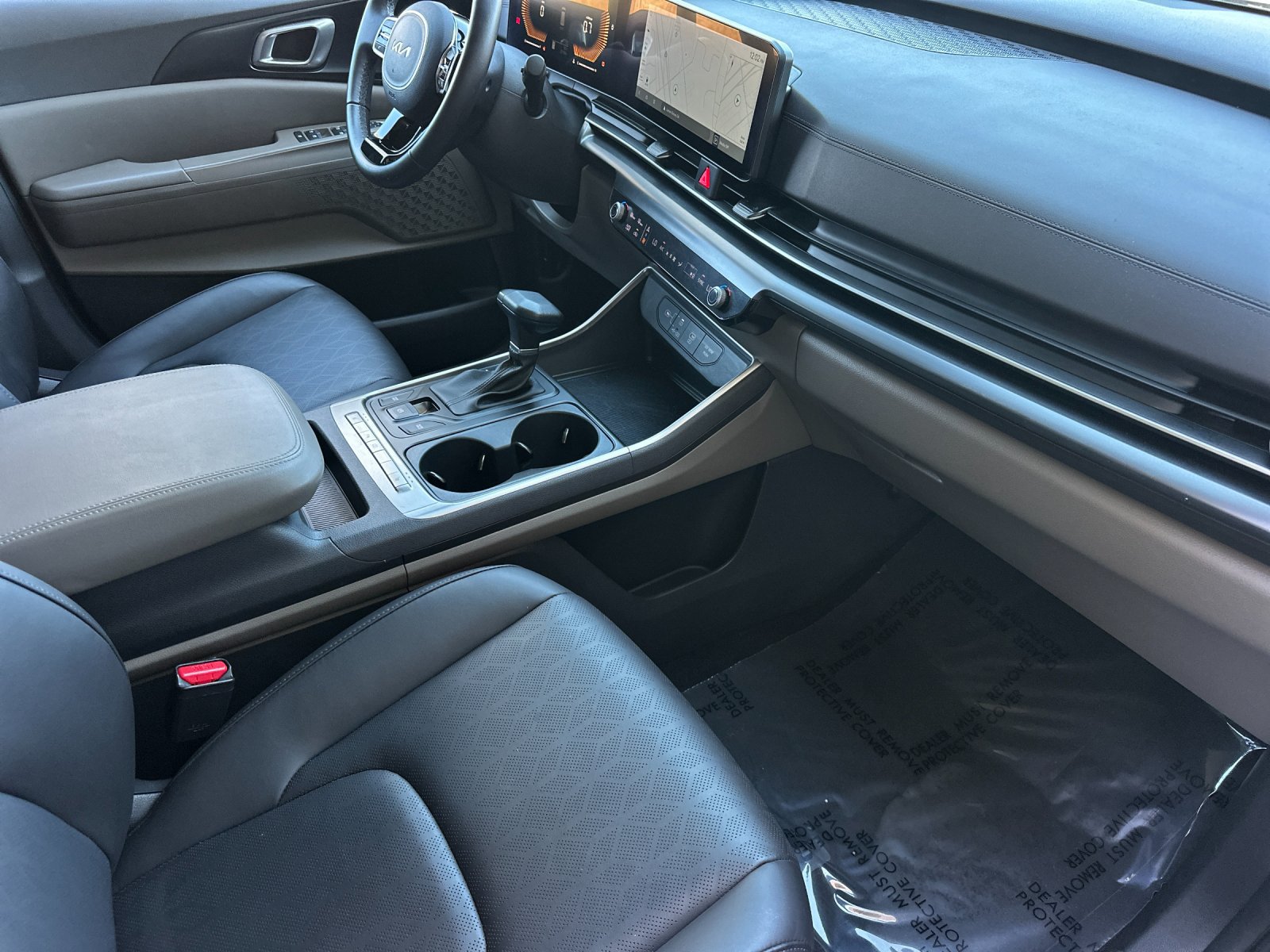 Used 2026 Kia Carnival FWD image 16