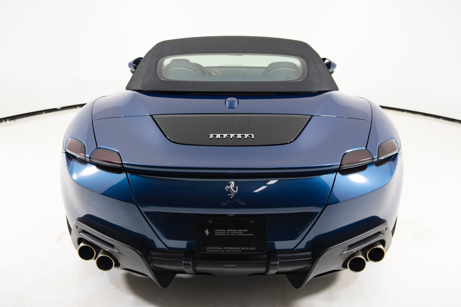Certified 2025 Ferrari Roma Spider RWD image 39