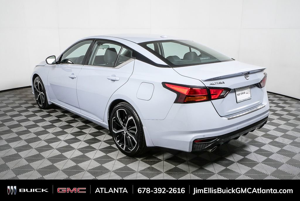 Used 2023 Nissan Altima 2.5 SR w/ SR Premium Package image 3