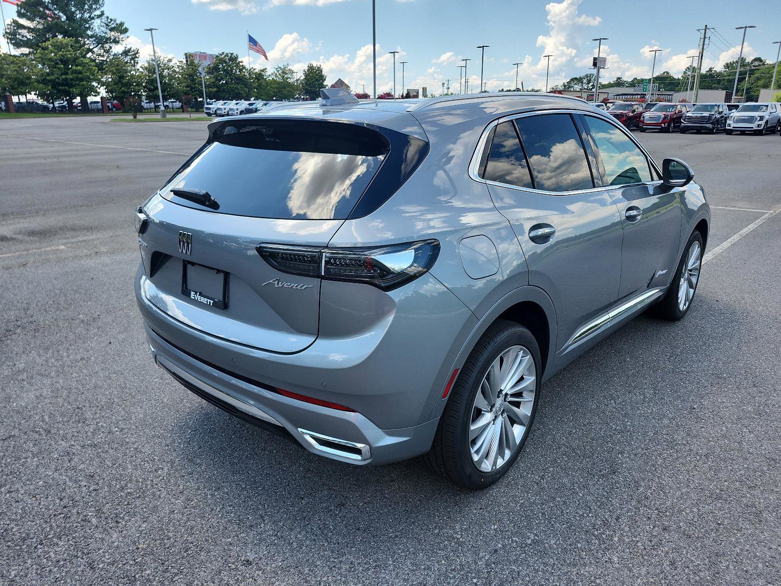 New 2025 Buick Envision Avenir image 3