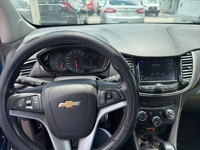 Used 2020 Chevrolet Trax LT w/ LT Convenience Package FWD image 12