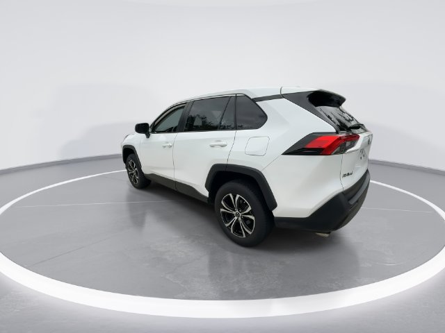 Used 2022 Toyota RAV4 LE FWD image 6