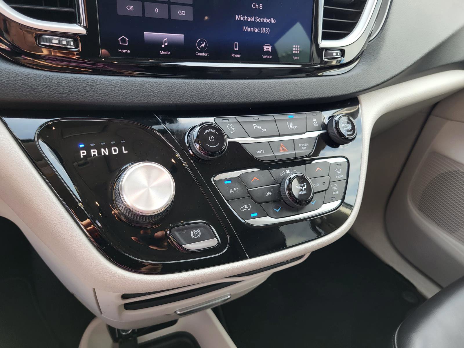 Used 2023 Chrysler Pacifica Touring-L FWD image 23