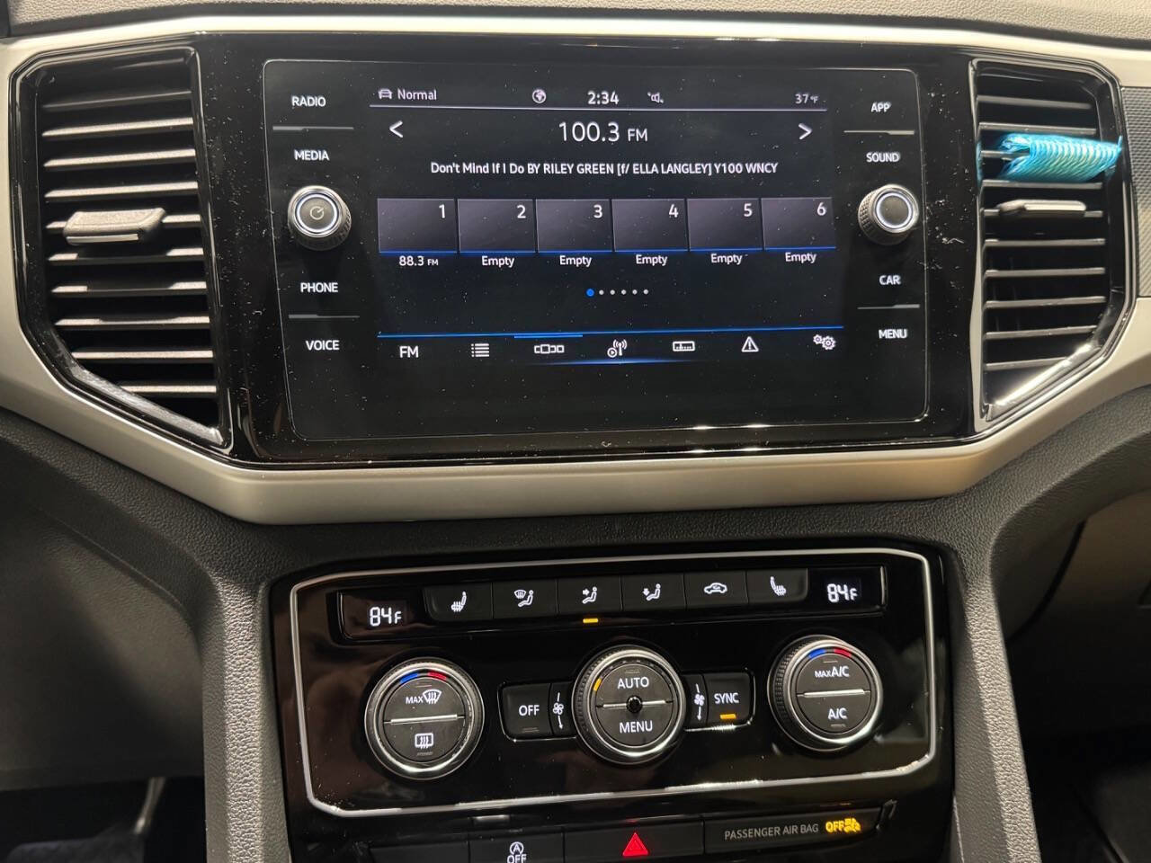 Used 2022 Volkswagen Atlas Cross Sport SE image 18